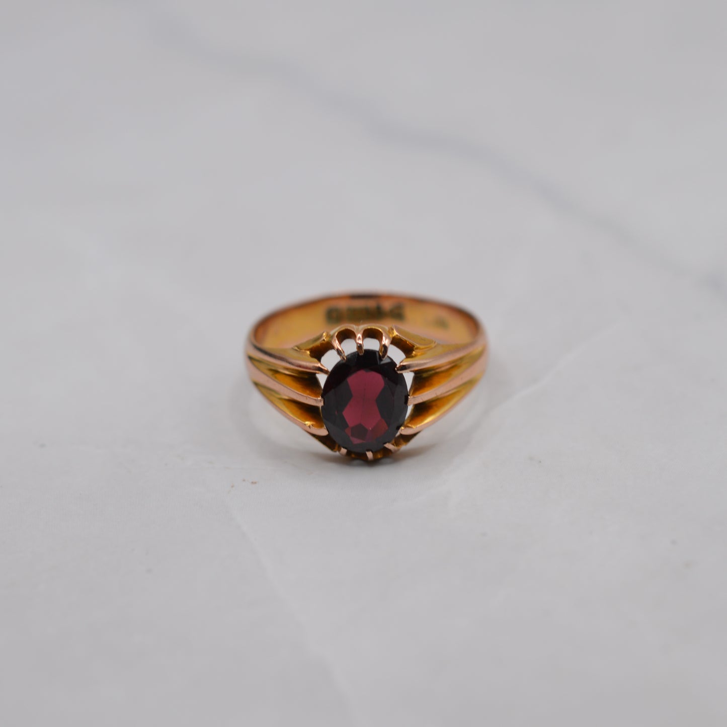 1916 Antique Chunky 9ct Gold Gents Garnet Signet Ring