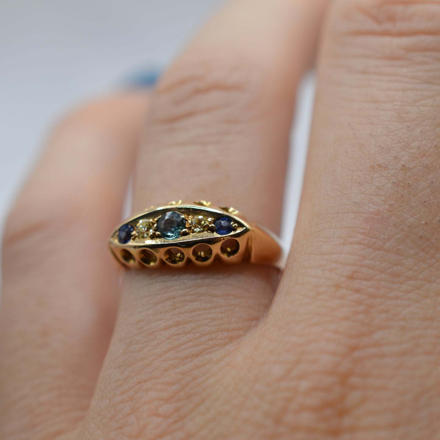 Antique 1915 18ct Gold Sapphire & Diamond Five-Stone Gypsy Ring