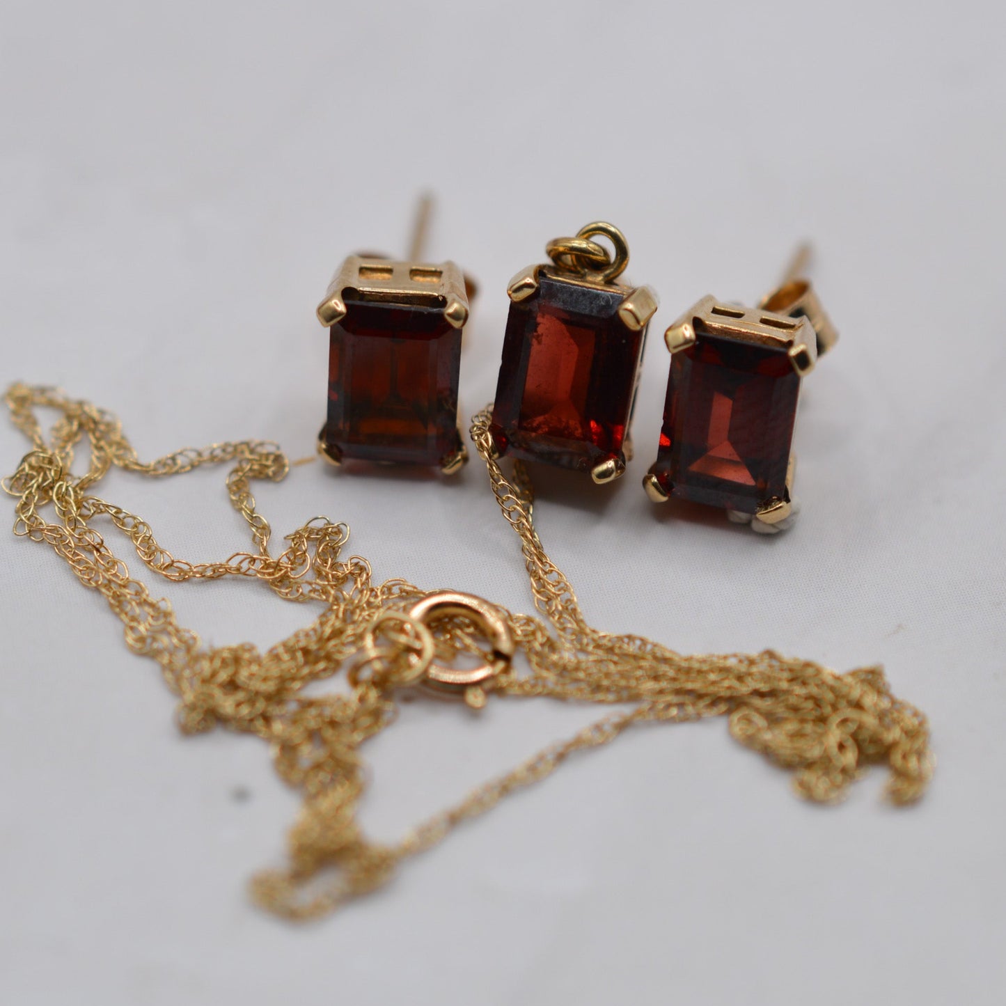 9ct Gold Garnet Pendant Necklace & Earrings Set