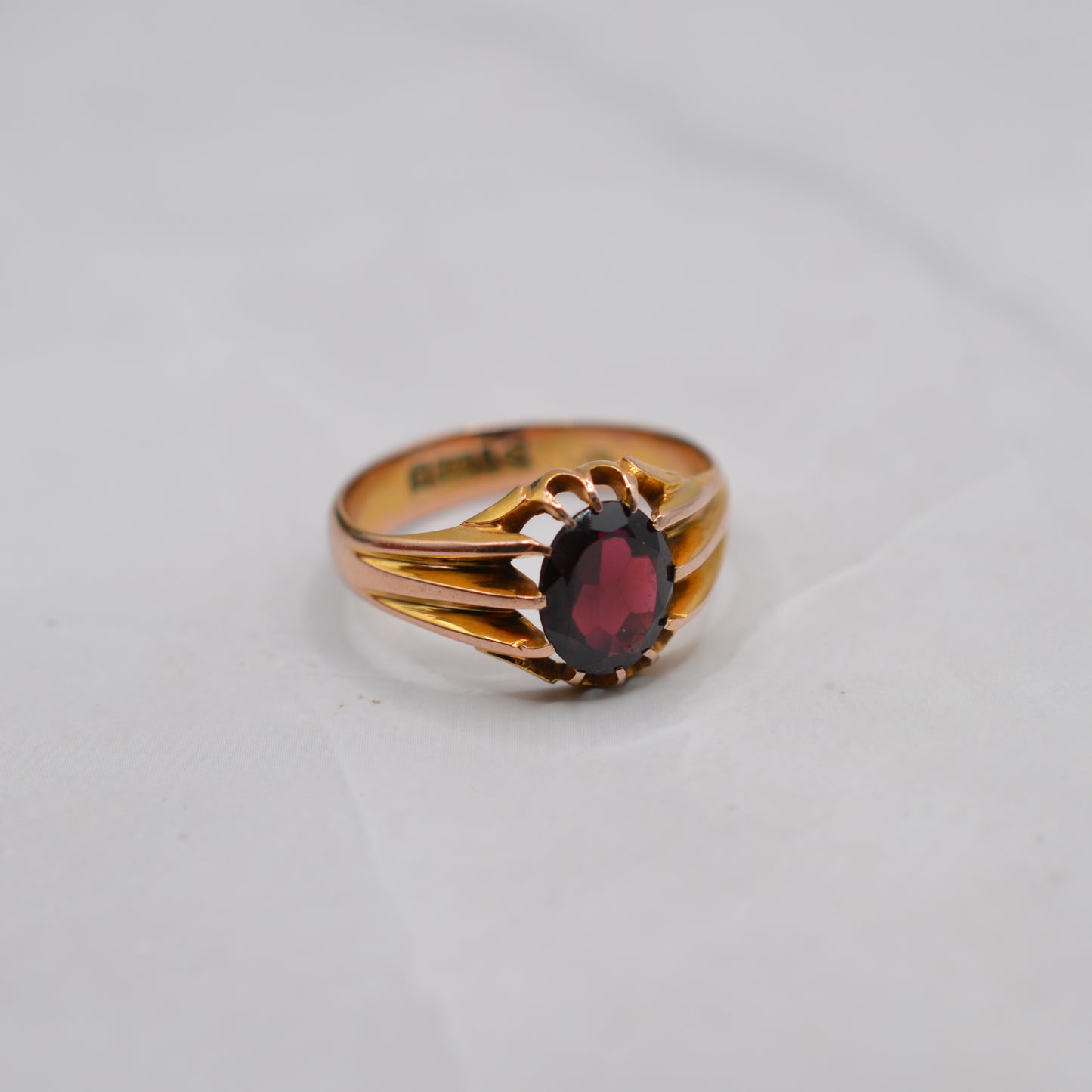 1916 Antique Chunky 9ct Gold Gents Garnet Signet Ring