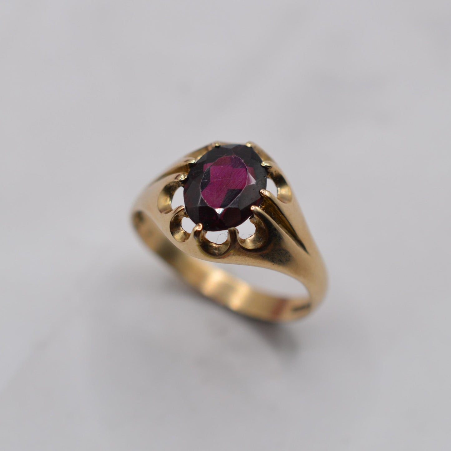 1980s 9ct Gold Garnet Signet Ring