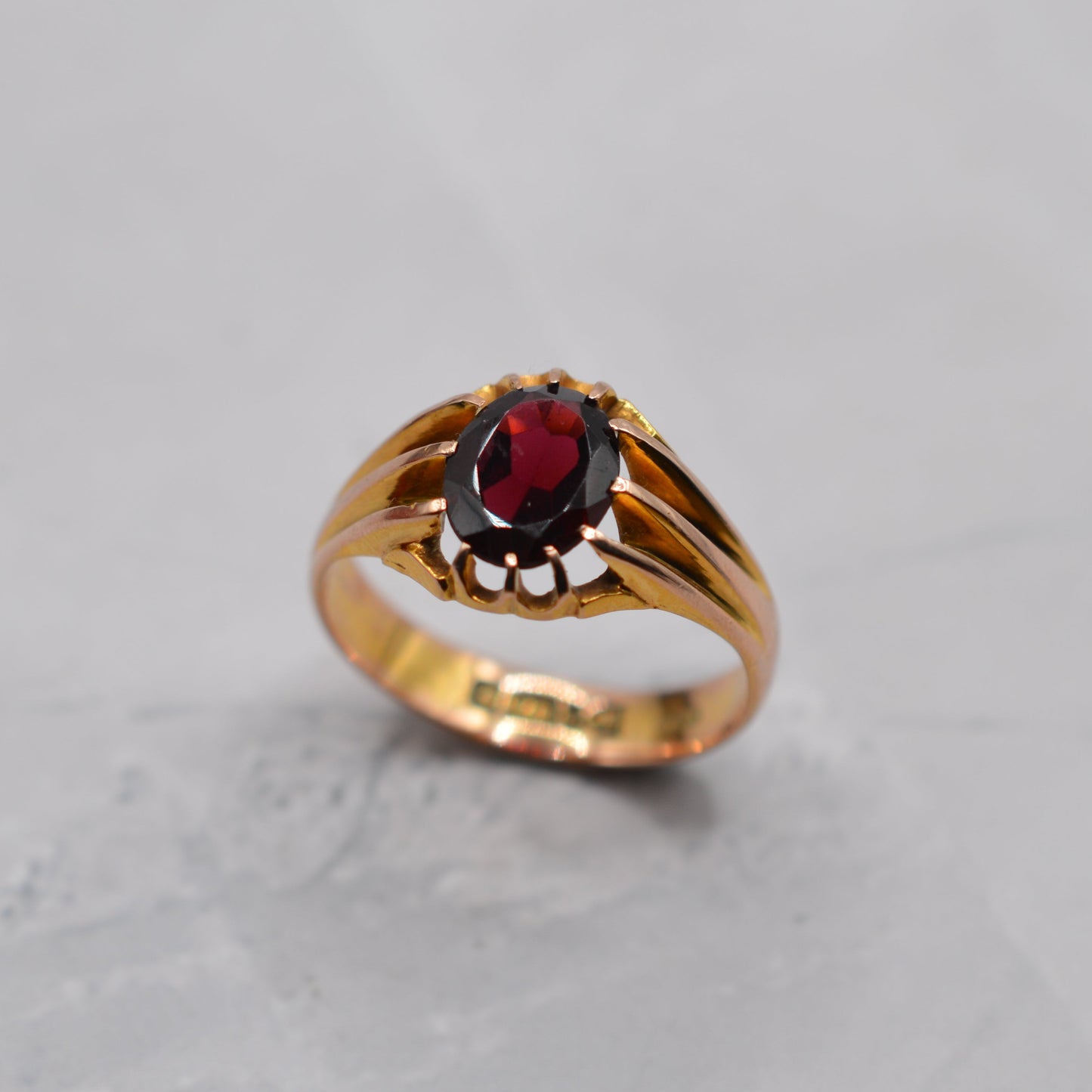 1916 Antique Chunky 9ct Gold Gents Garnet Signet Ring