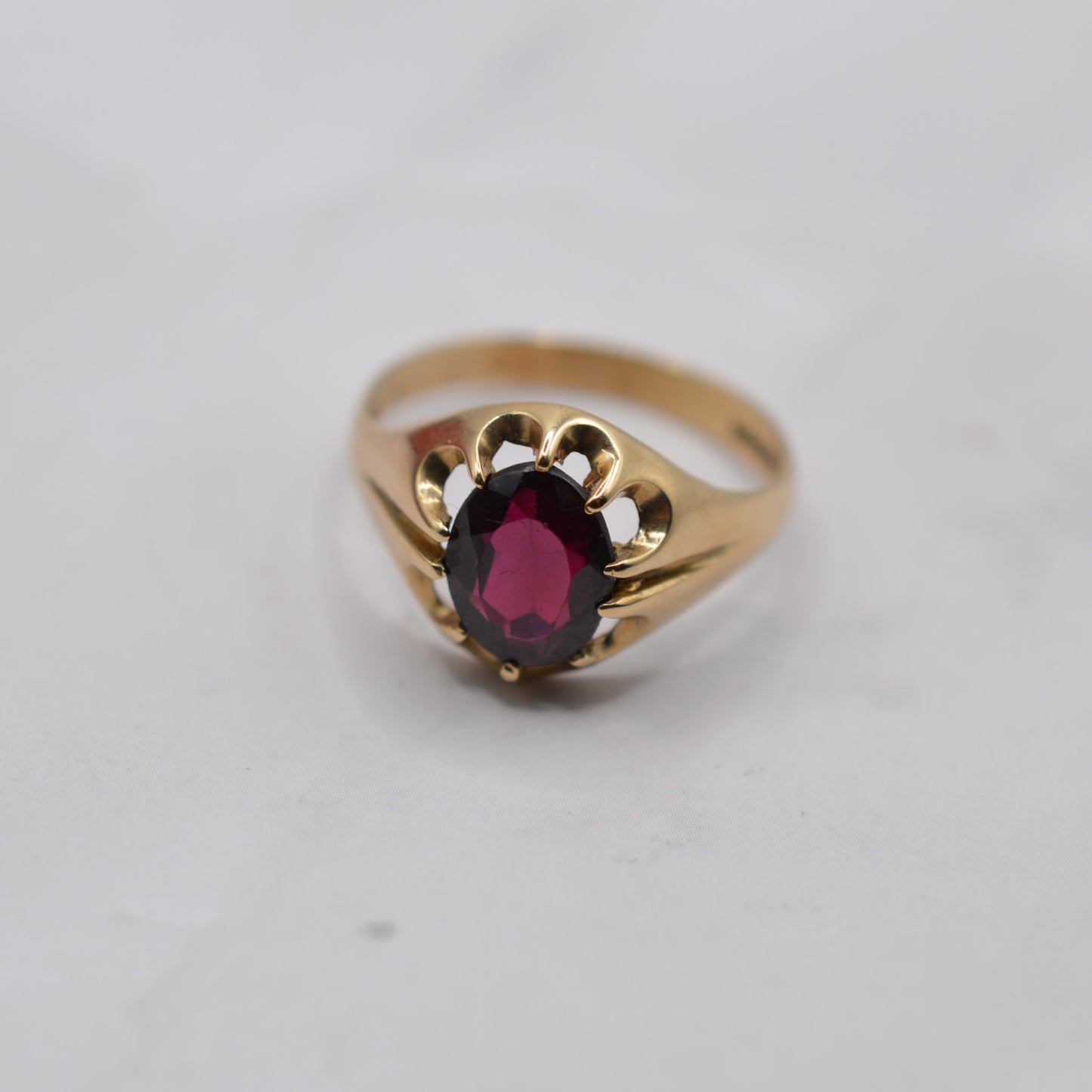 1980s 9ct Gold Garnet Signet Ring