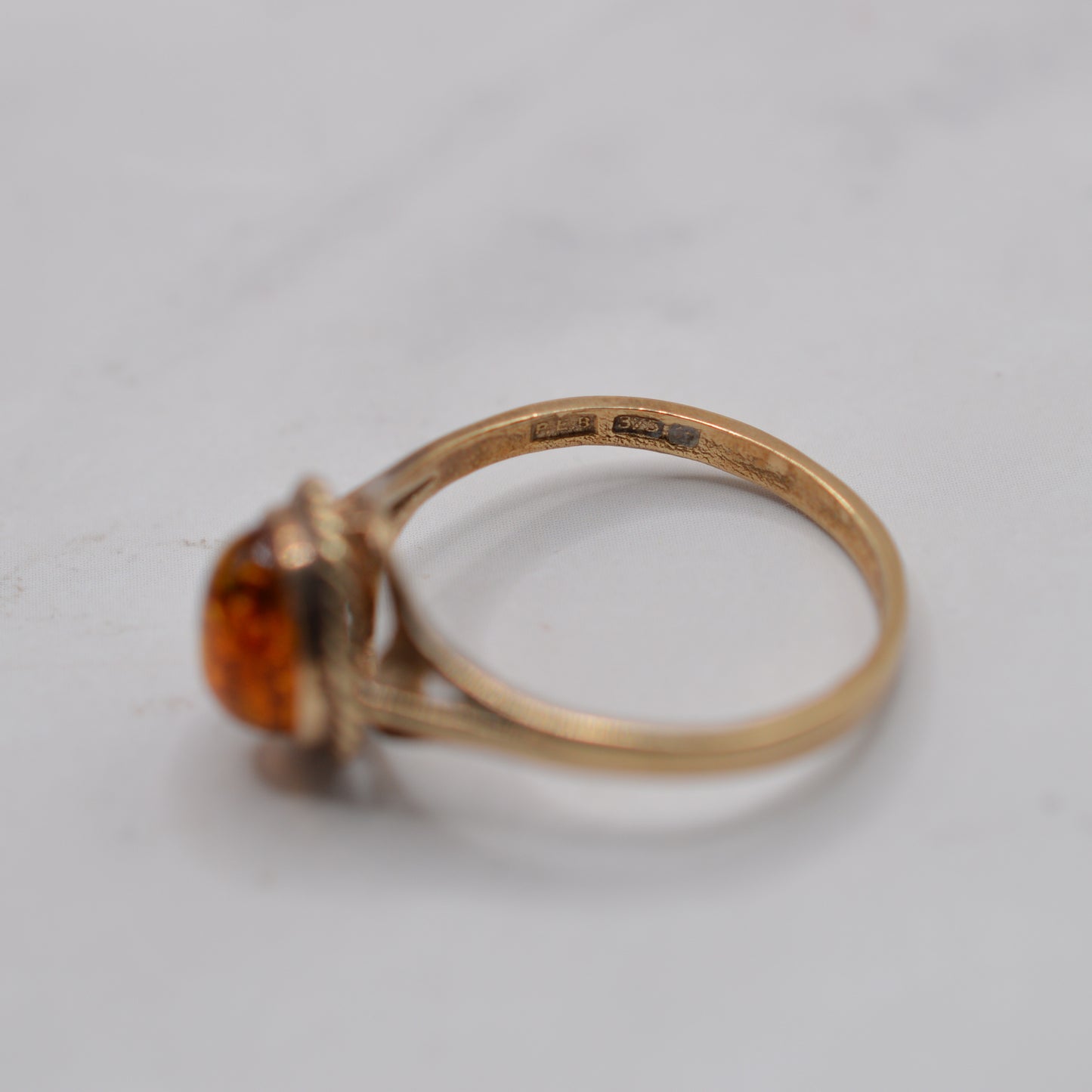 9ct Gold Amber Solitaire Ring with Rope-Twist Border