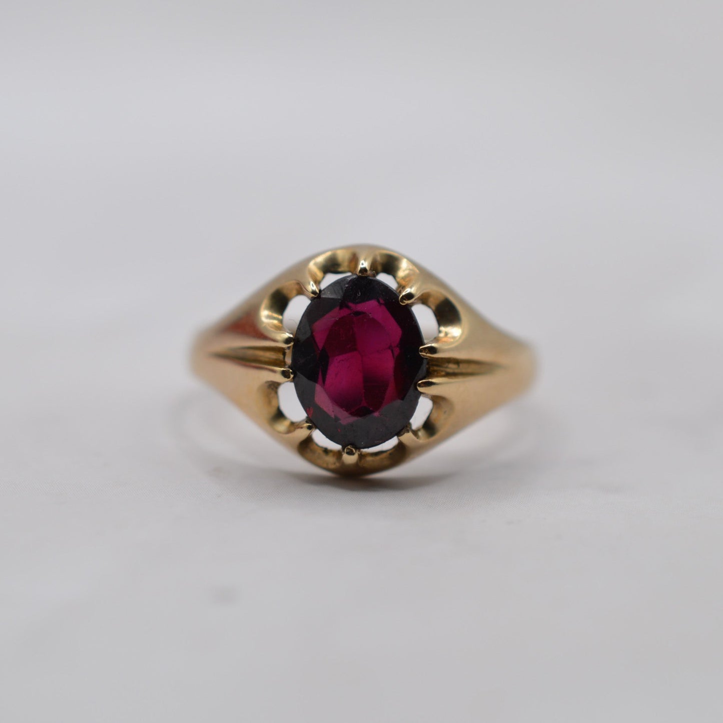 1980s 9ct Gold Garnet Signet Ring