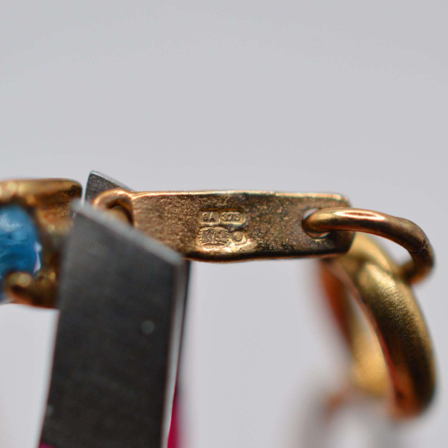 9ct Gold Blue Topaz Infinity Link Bracelet (7.5")