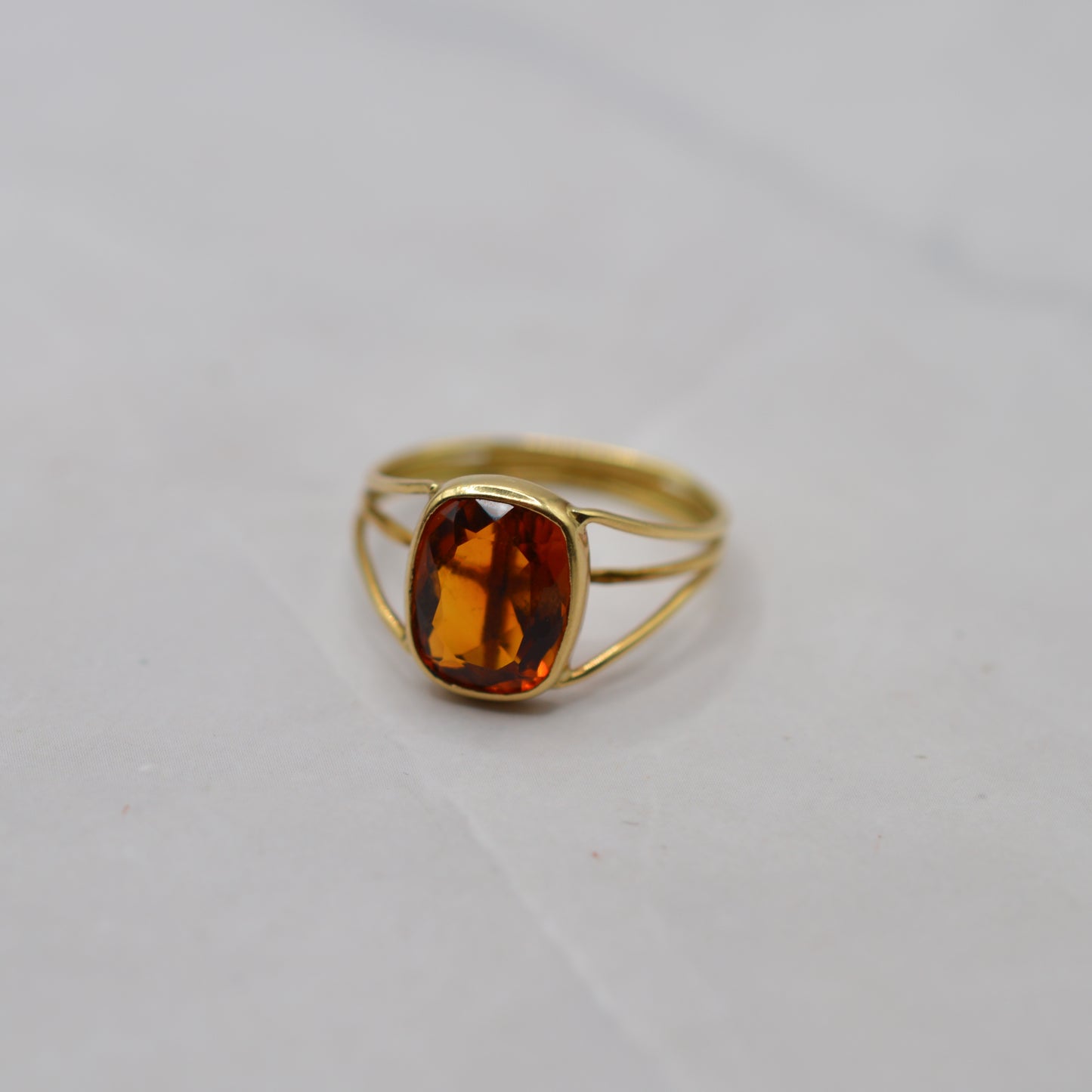 1970s Vintage 18ct Gold Citrine Collet-Set Ring