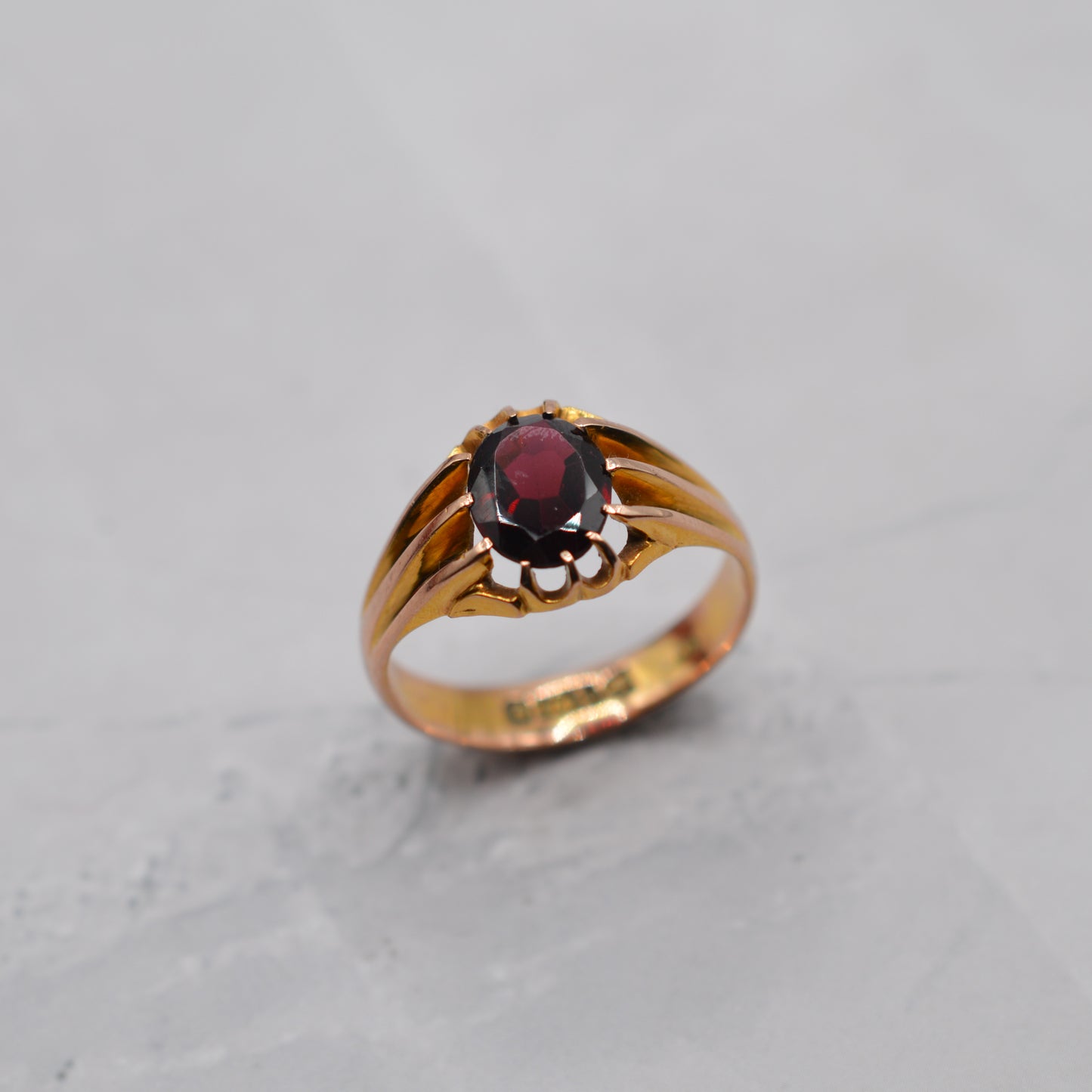 1916 Antique Chunky 9ct Gold Gents Garnet Signet Ring