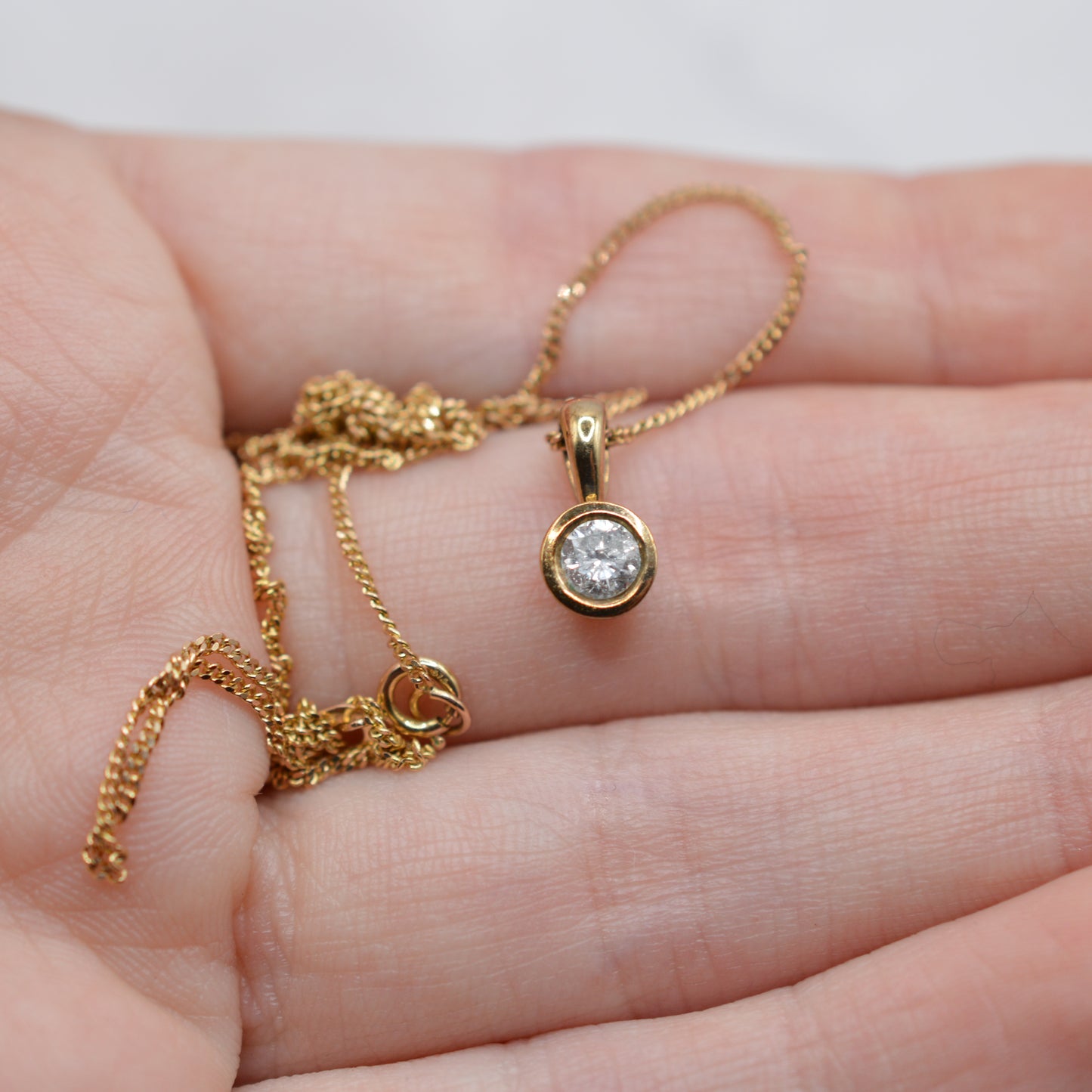 9ct Gold Diamond Pendant Necklace (18")