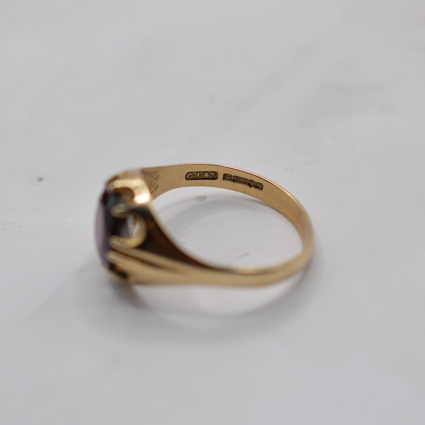 1980s 9ct Gold Garnet Signet Ring