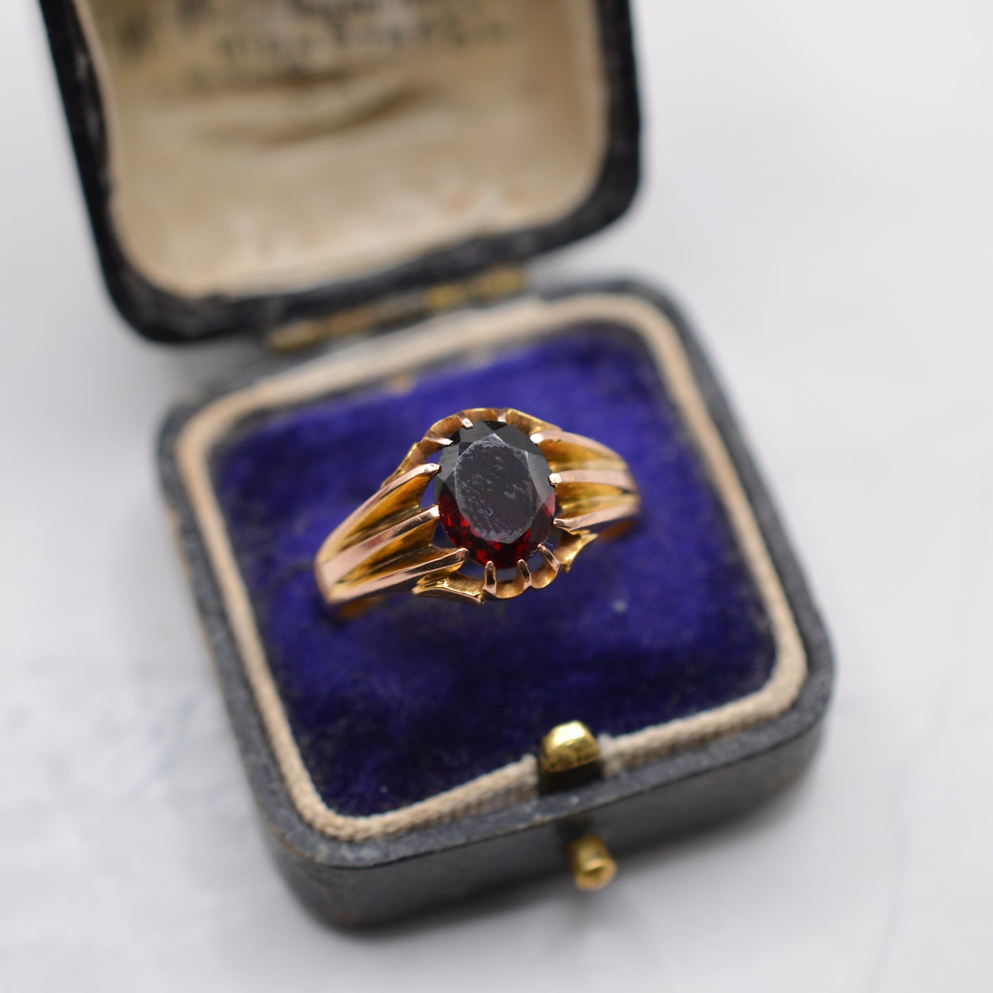 1916 Antique Chunky 9ct Gold Gents Garnet Signet Ring