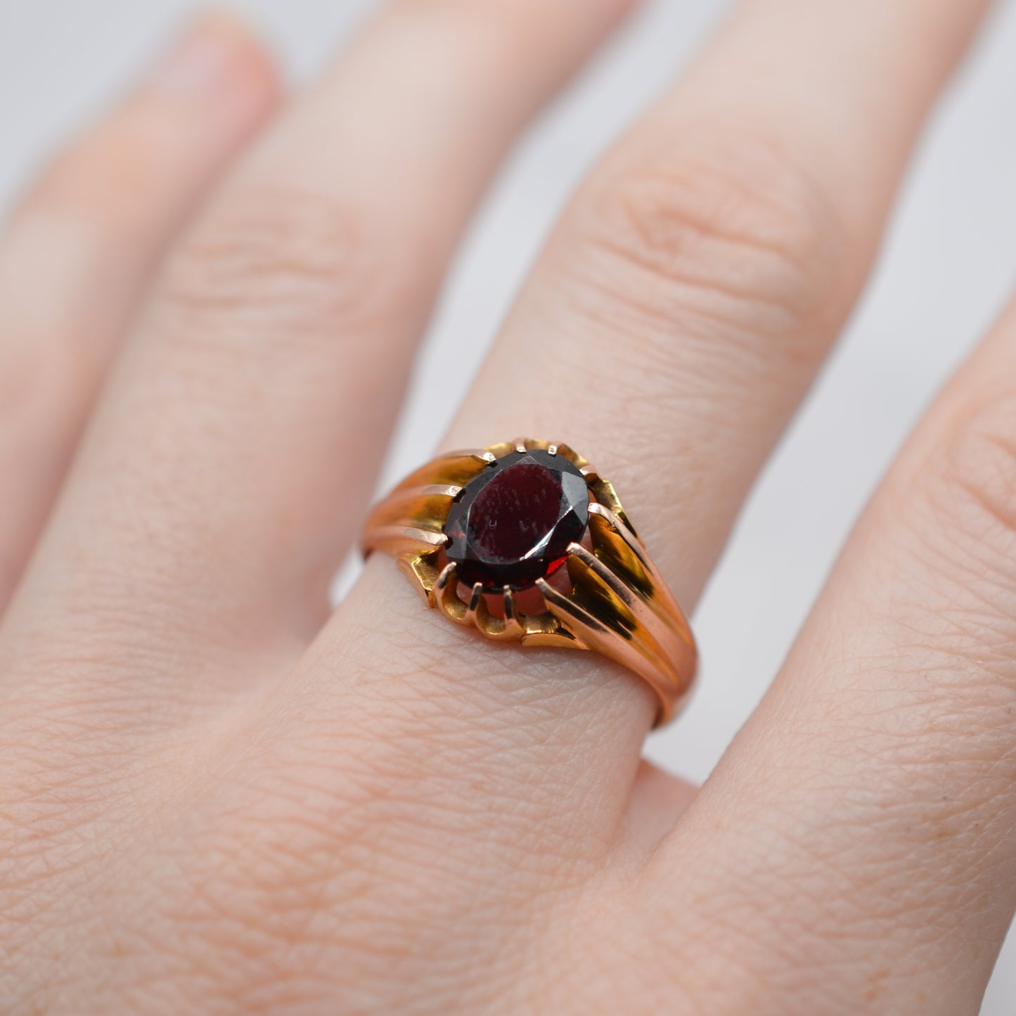 1916 Antique Chunky 9ct Gold Gents Garnet Signet Ring