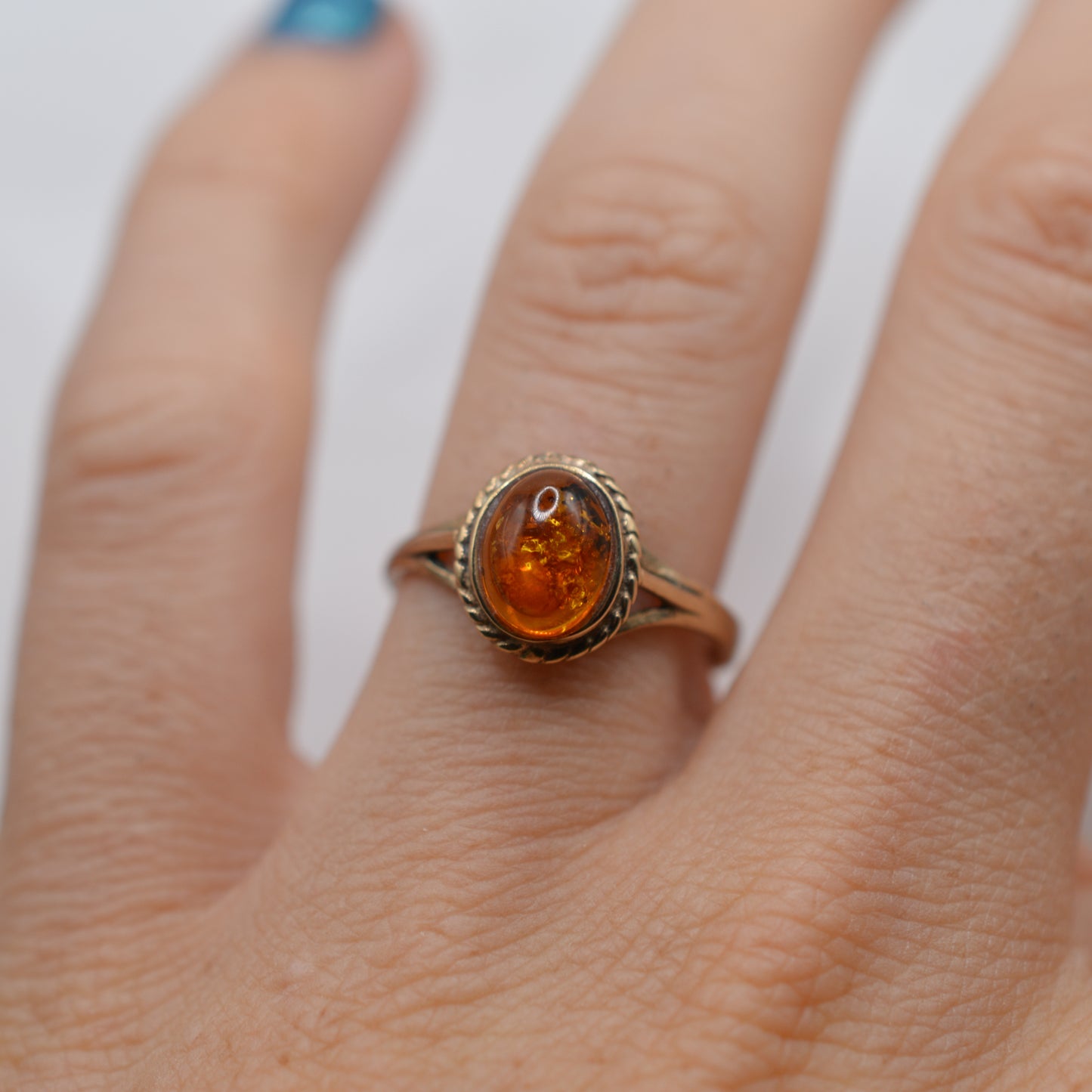 9ct Gold Amber Solitaire Ring with Rope-Twist Border