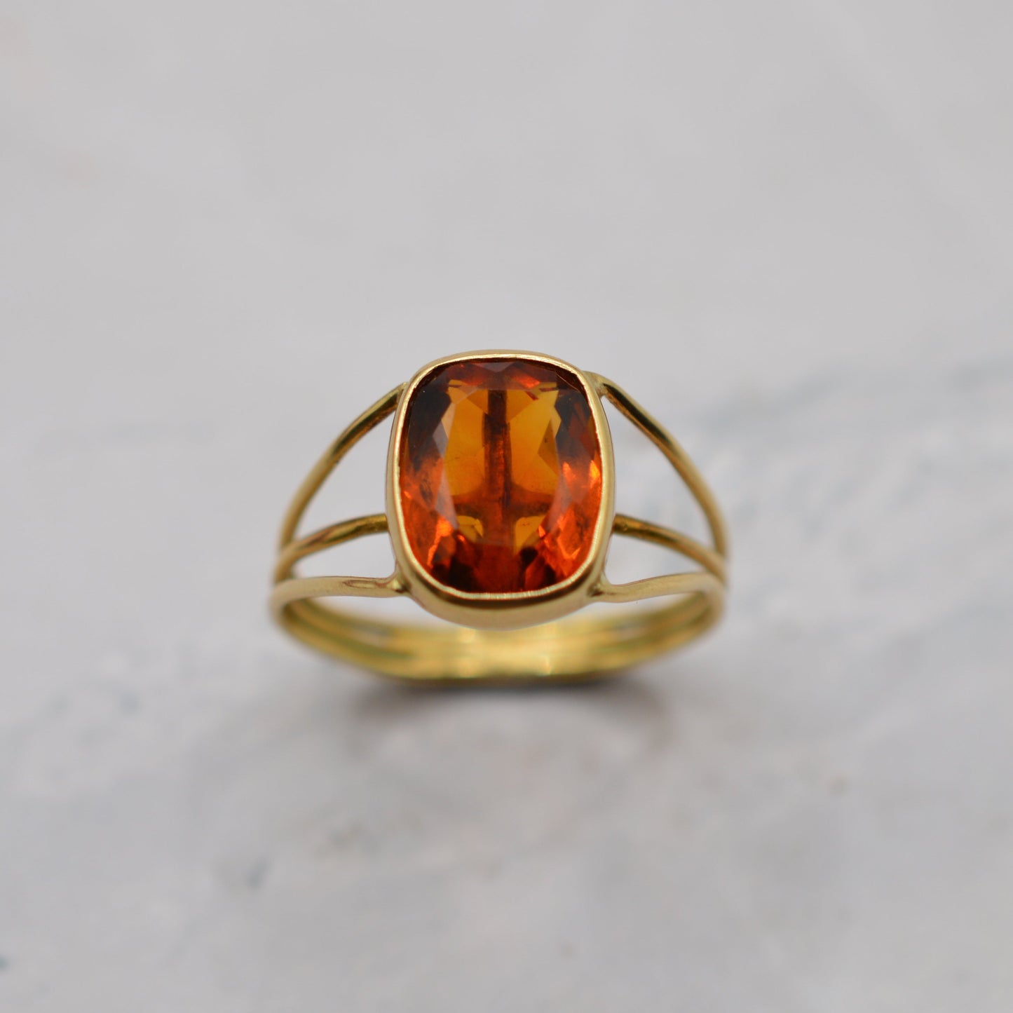1970s Vintage 18ct Gold Citrine Collet-Set Ring