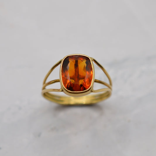 1970s Vintage 18ct Gold Citrine Collet-Set Ring