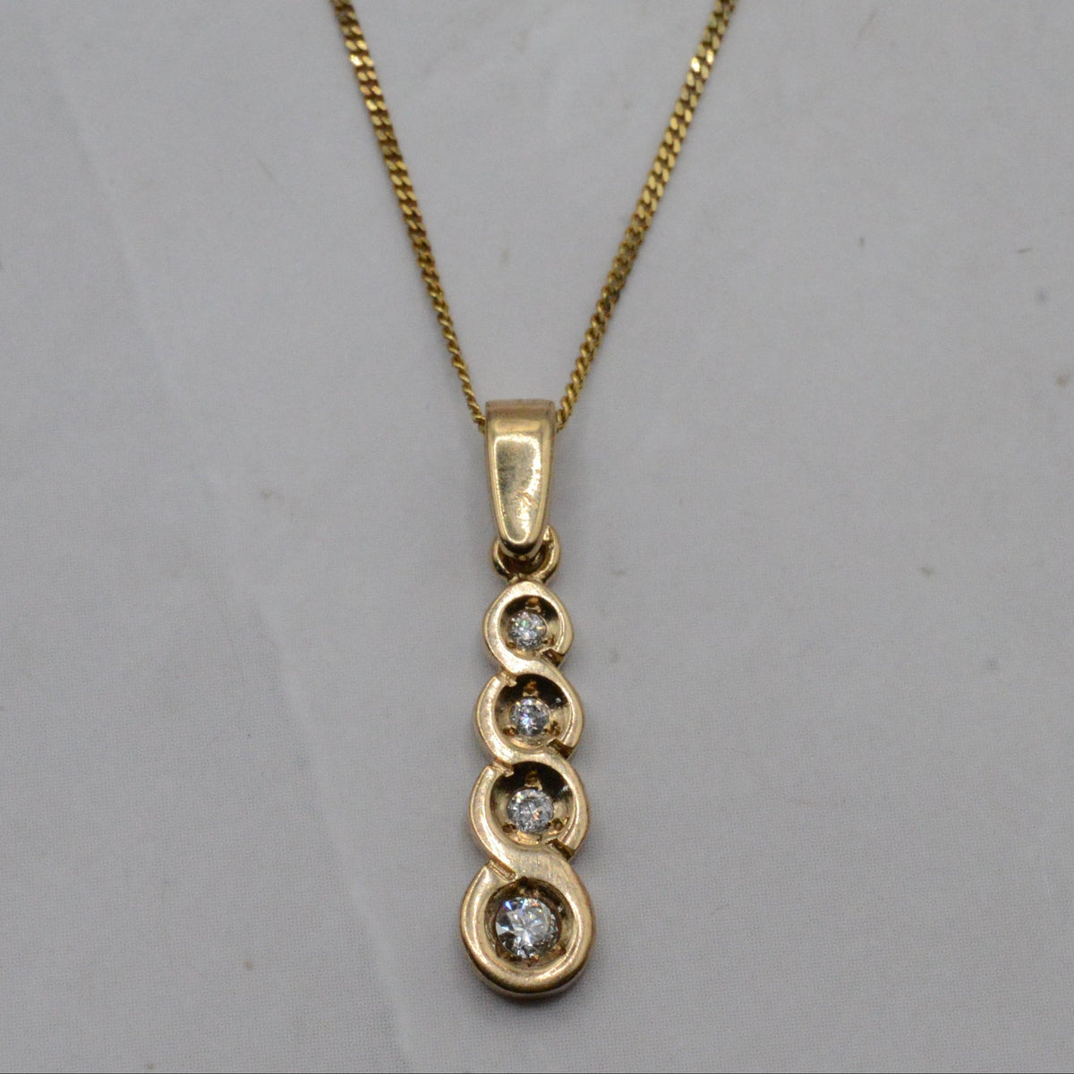 9ct Gold Diamond Drop Pendant Necklace (18”)