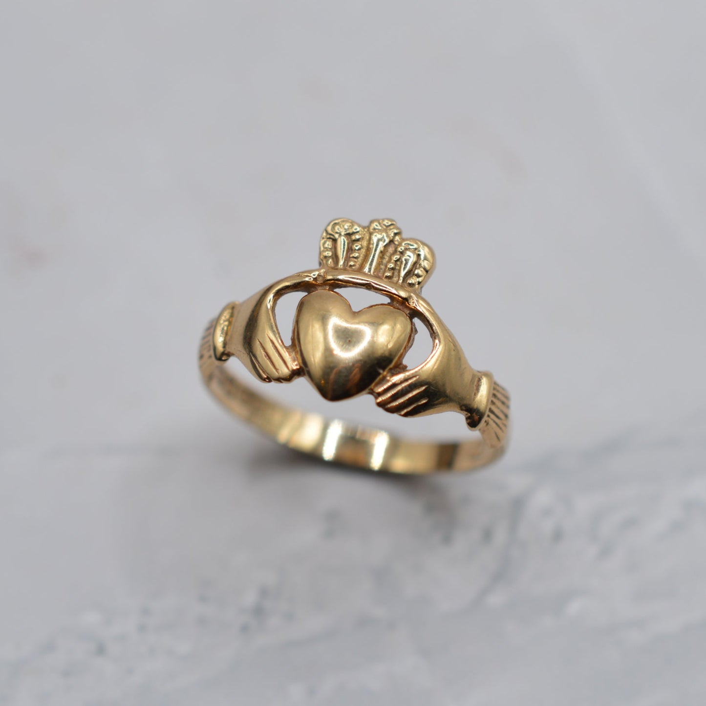Irish 1980s Vintage 9ct Gold Claddagh Ring