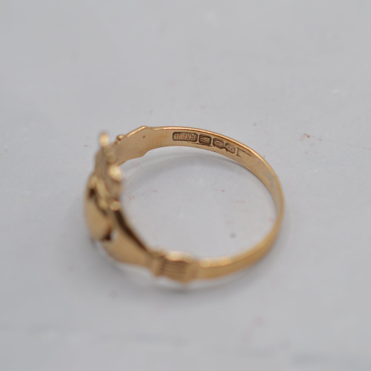 Irish 1980s Vintage 9ct Gold Claddagh Ring
