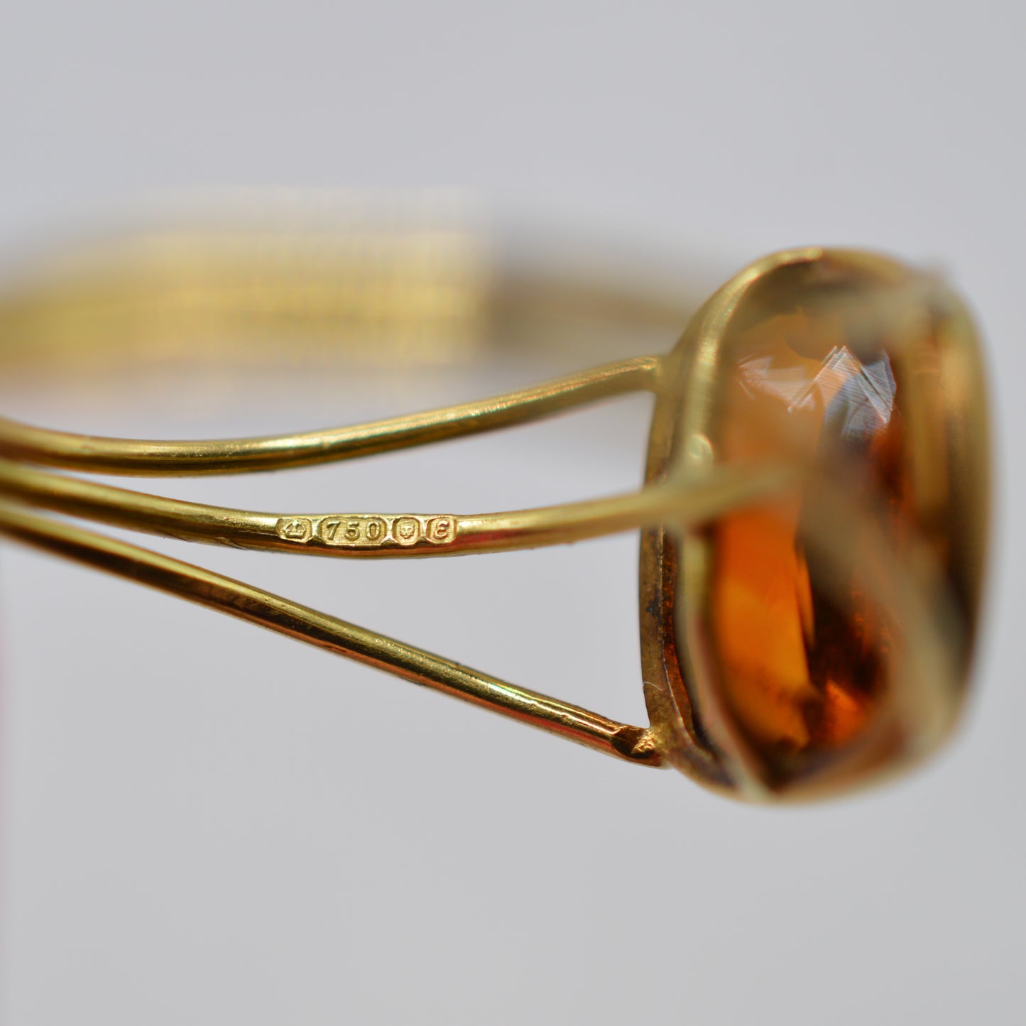 1970s Vintage 18ct Gold Citrine Collet-Set Ring