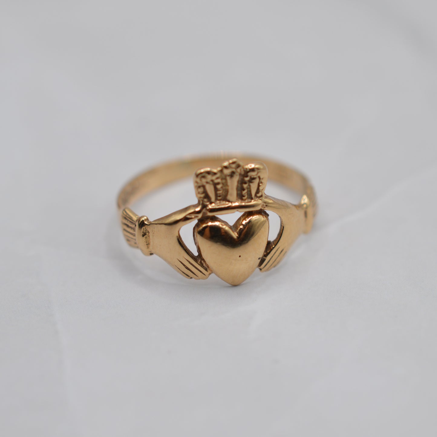 Irish 1980s Vintage 9ct Gold Claddagh Ring