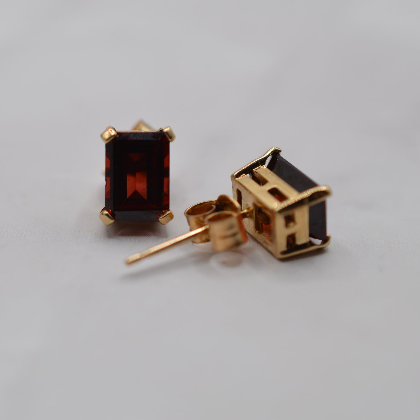 9ct Gold Garnet Pendant Necklace & Earrings Set