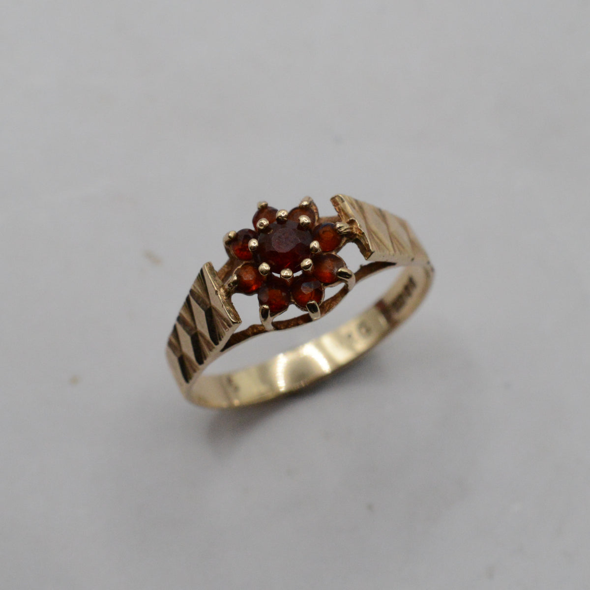 1970s Vintage 9ct Gold Garnet Floral Cluster Ring