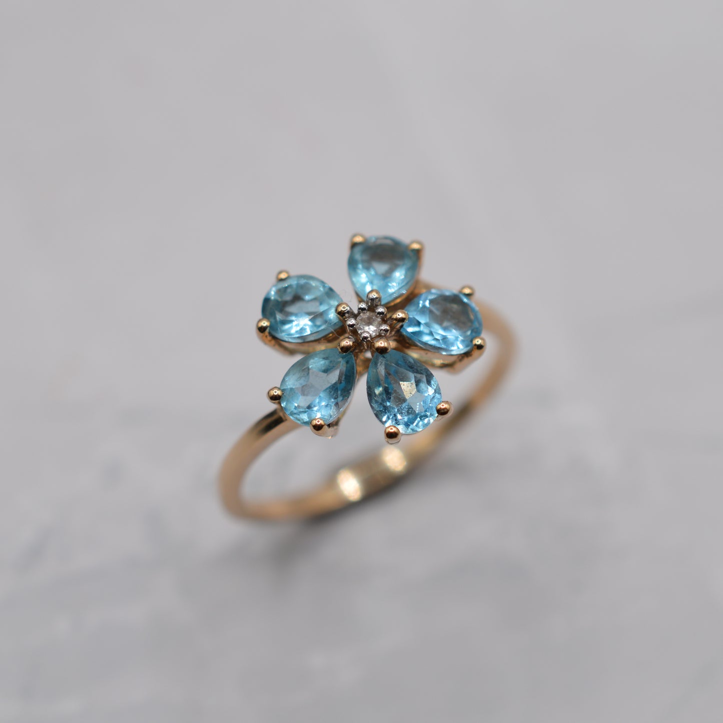 9ct Gold Topaz Floral Cluster Ring