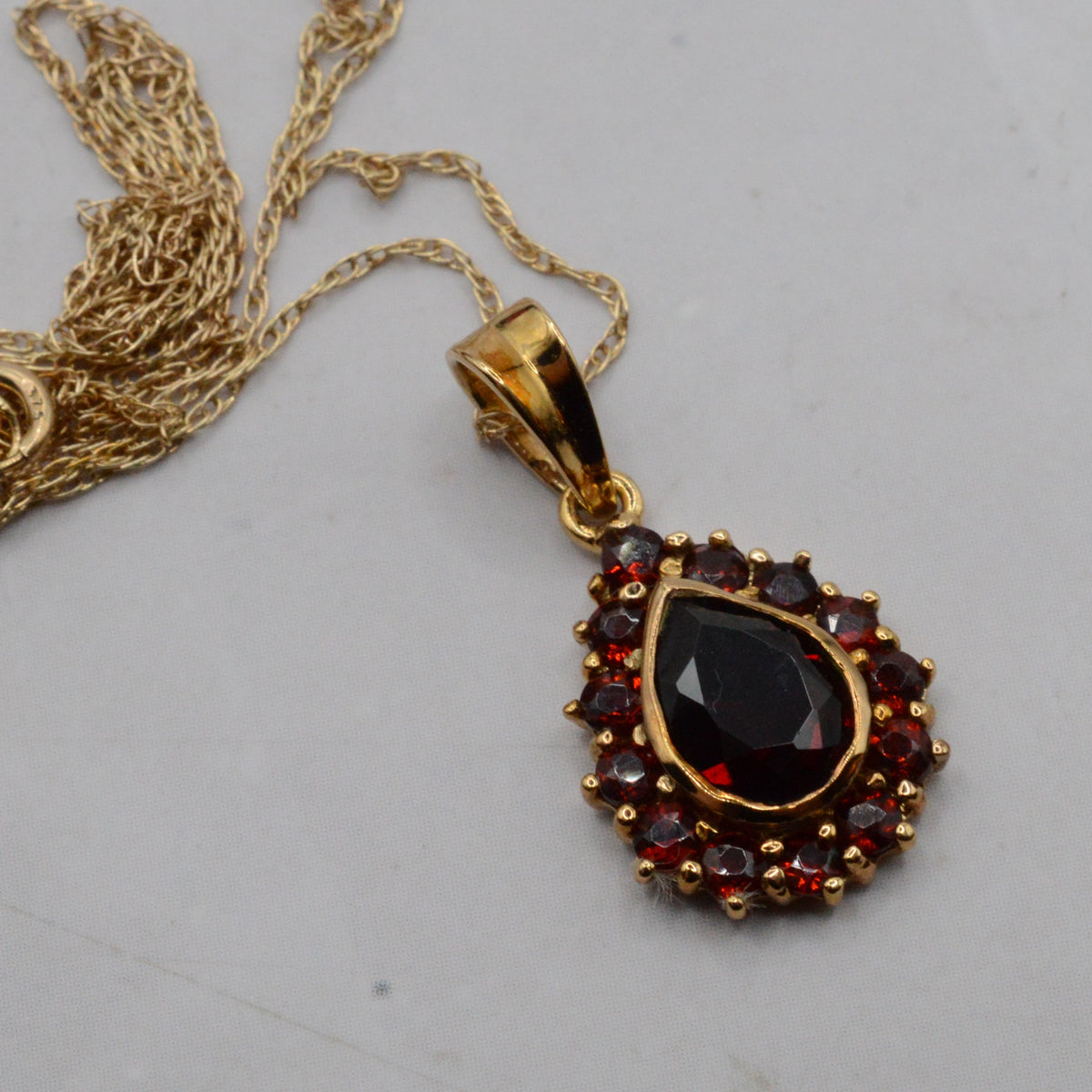 9ct Gold Garnet Cluster Pendant Necklace (18")