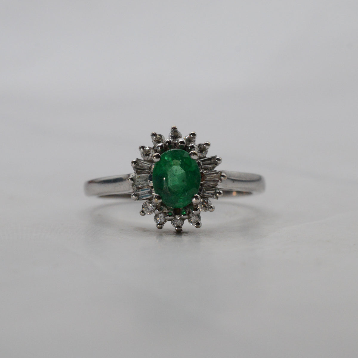 Y2K 18ct White Gold Emerald & Diamond Cluster Ring