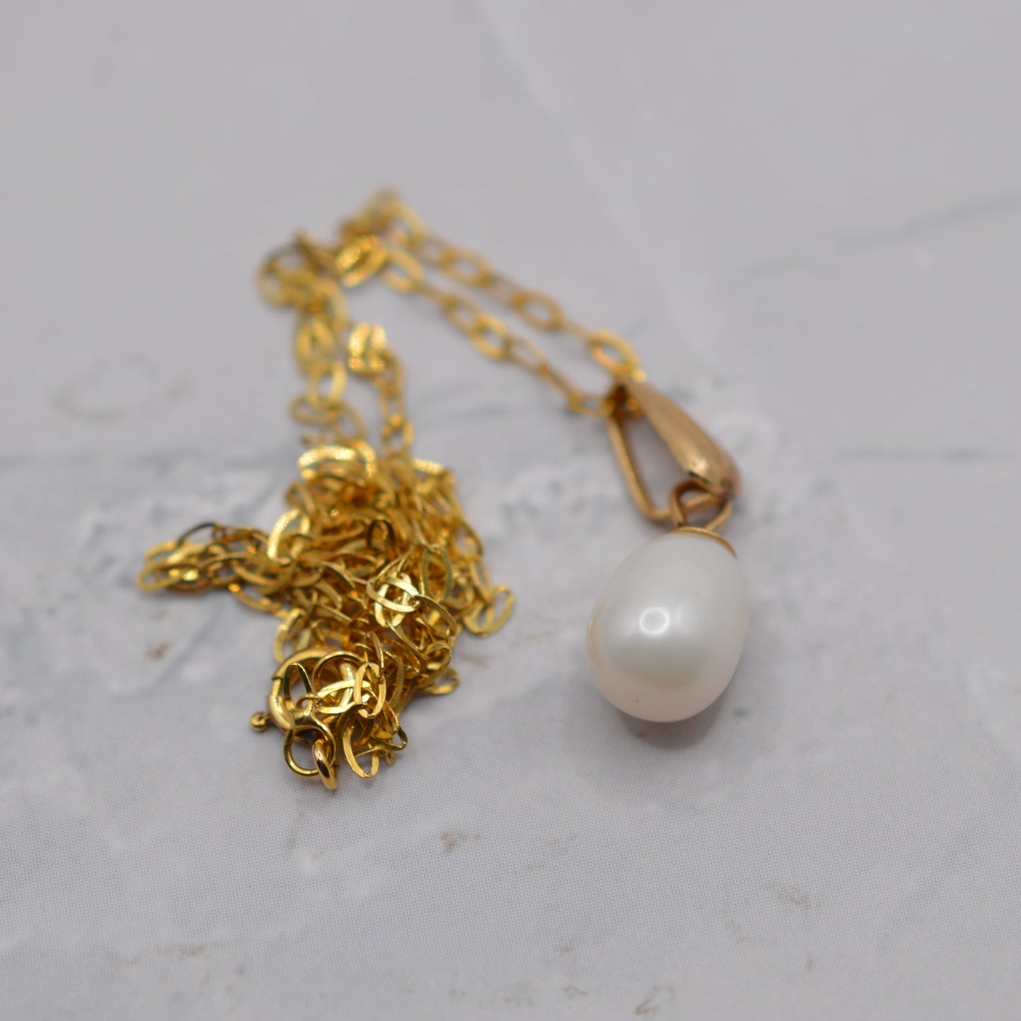 9ct Gold Pearl Pendant Necklace (16" Chain)