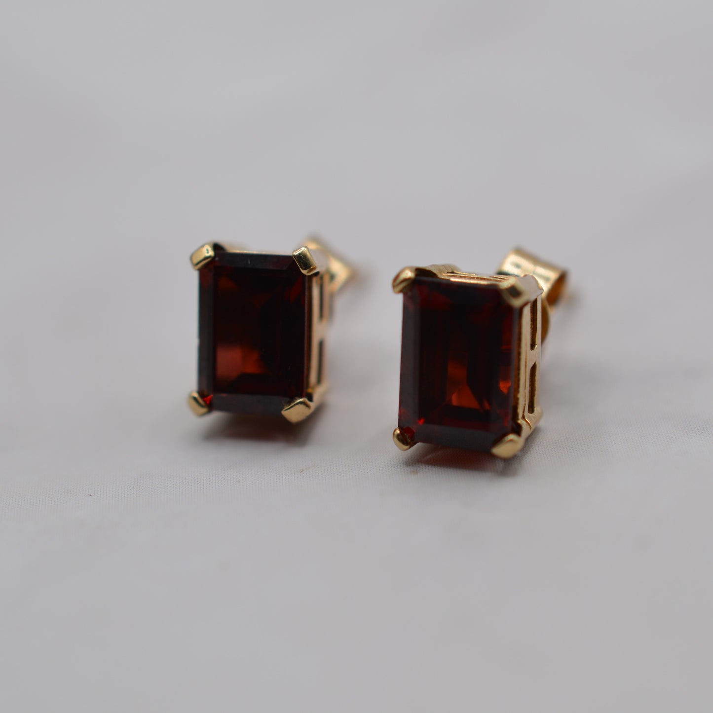 9ct Gold Garnet Pendant Necklace & Earrings Set