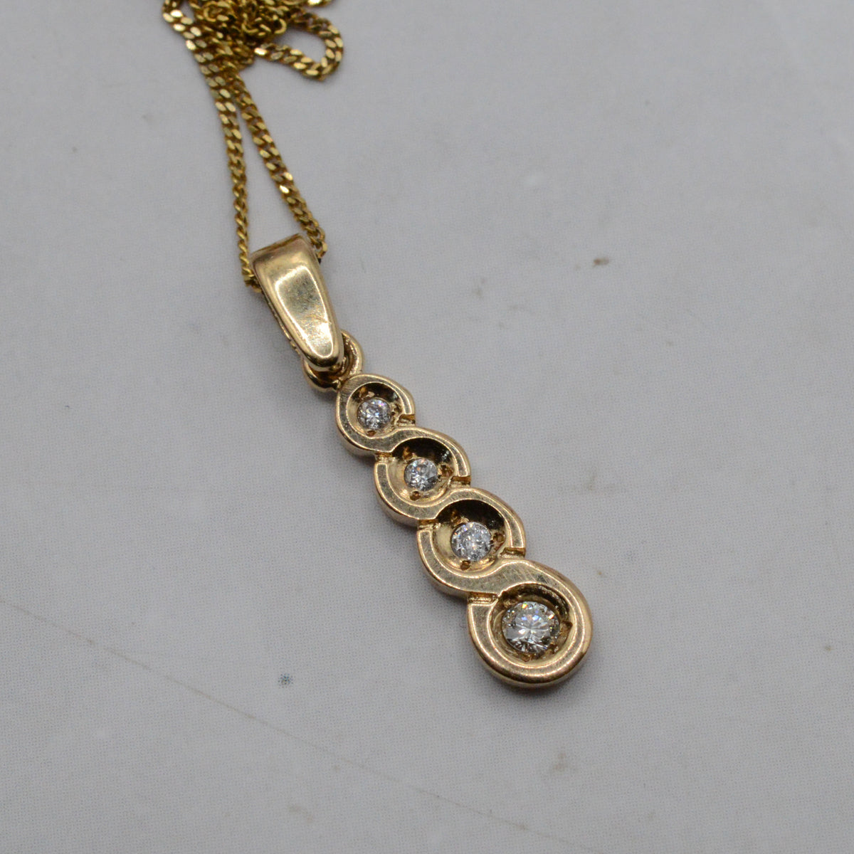 9ct Gold Diamond Drop Pendant Necklace (18”)