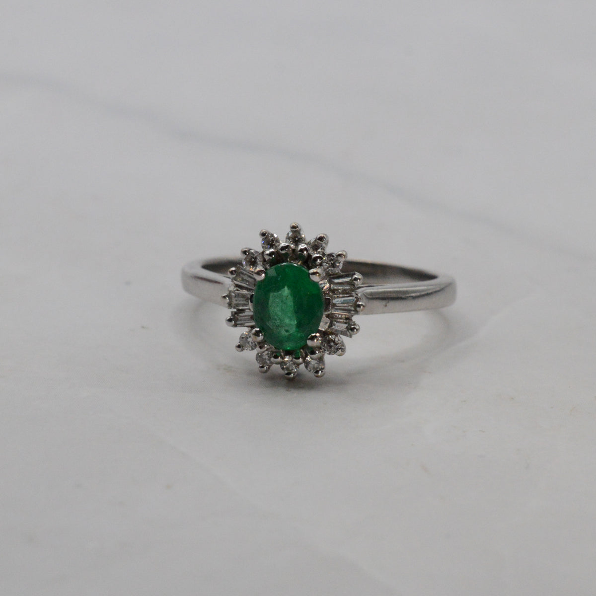 Y2K 18ct White Gold Emerald & Diamond Cluster Ring
