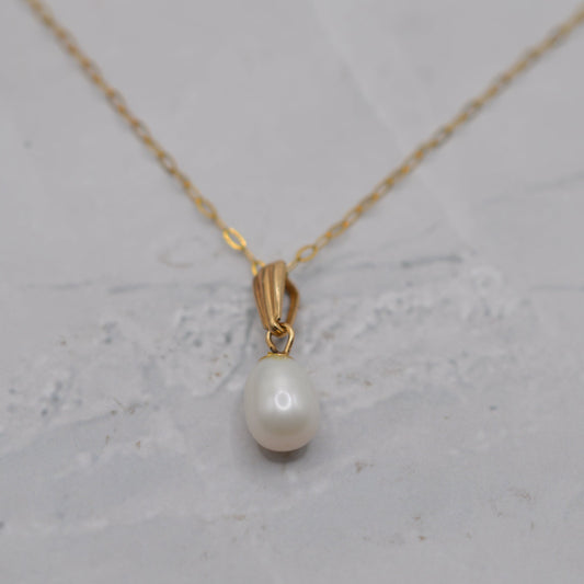 9ct Gold Pearl Pendant Necklace (16" Chain)