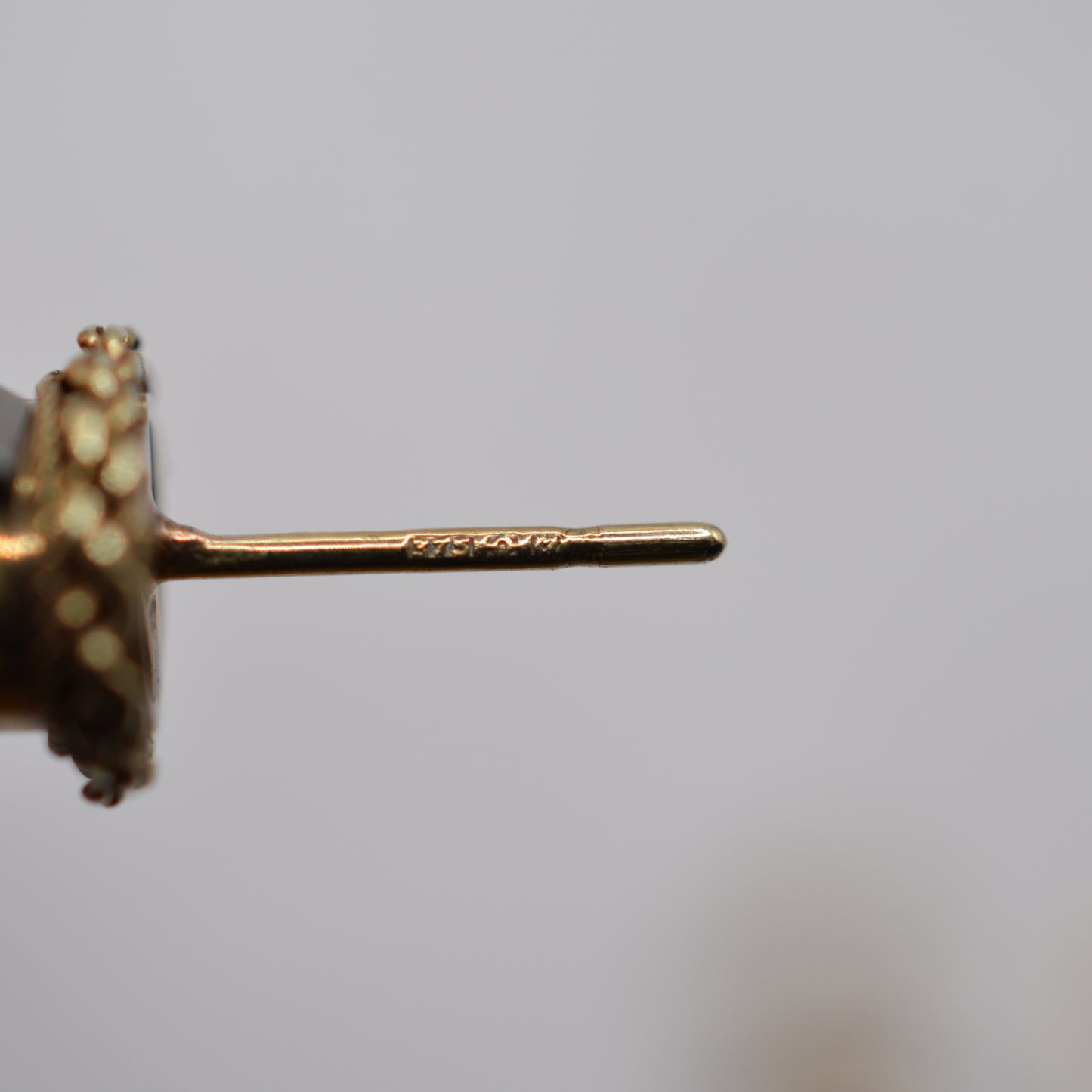 1990s 9ct Gold Blue Topaz Stud Earrings with Rope-Twist Border