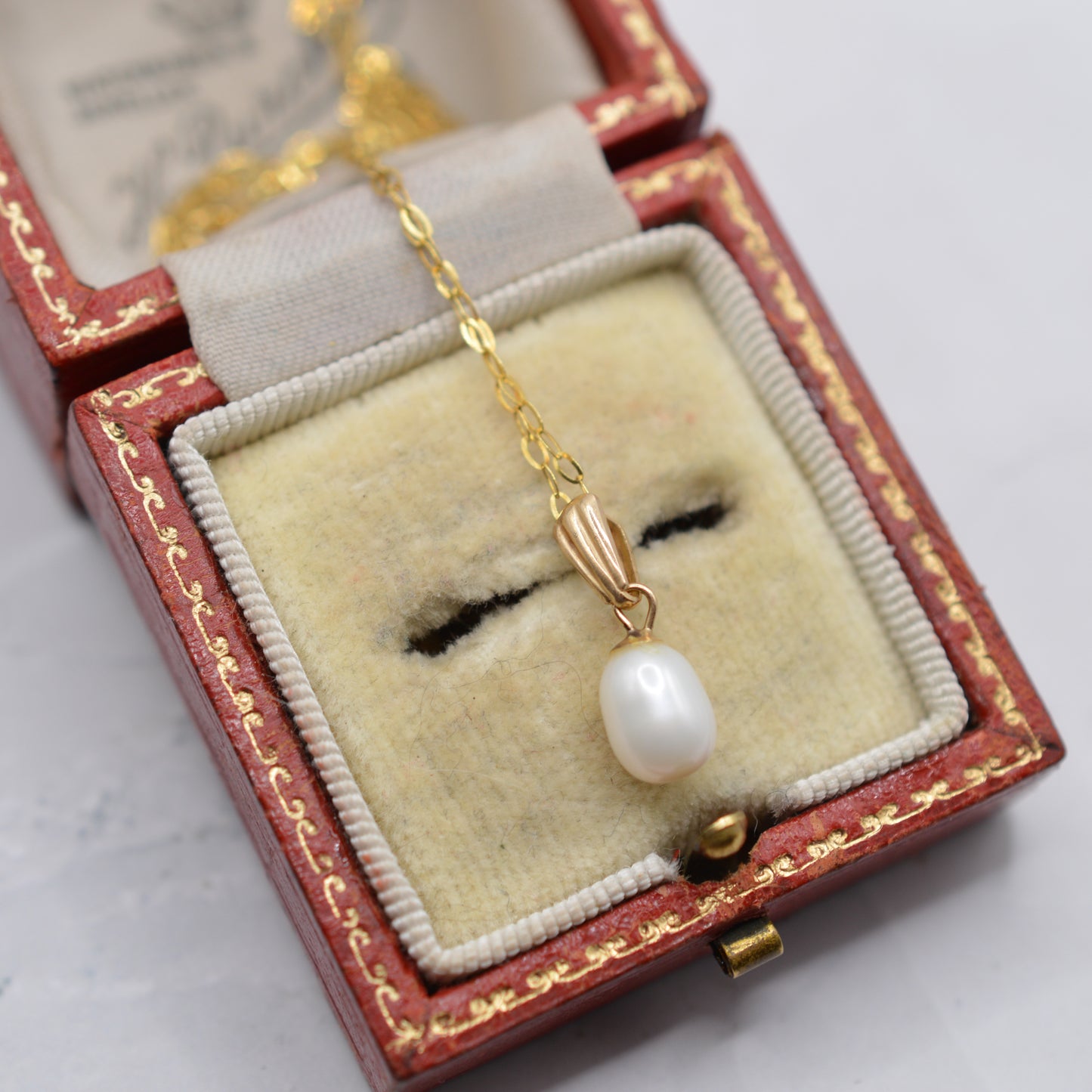 9ct Gold Pearl Pendant Necklace (16" Chain)