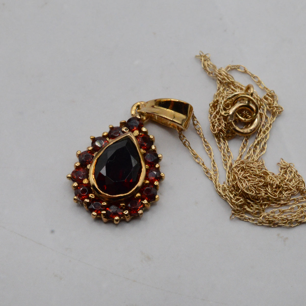 9ct Gold Garnet Cluster Pendant Necklace (18")