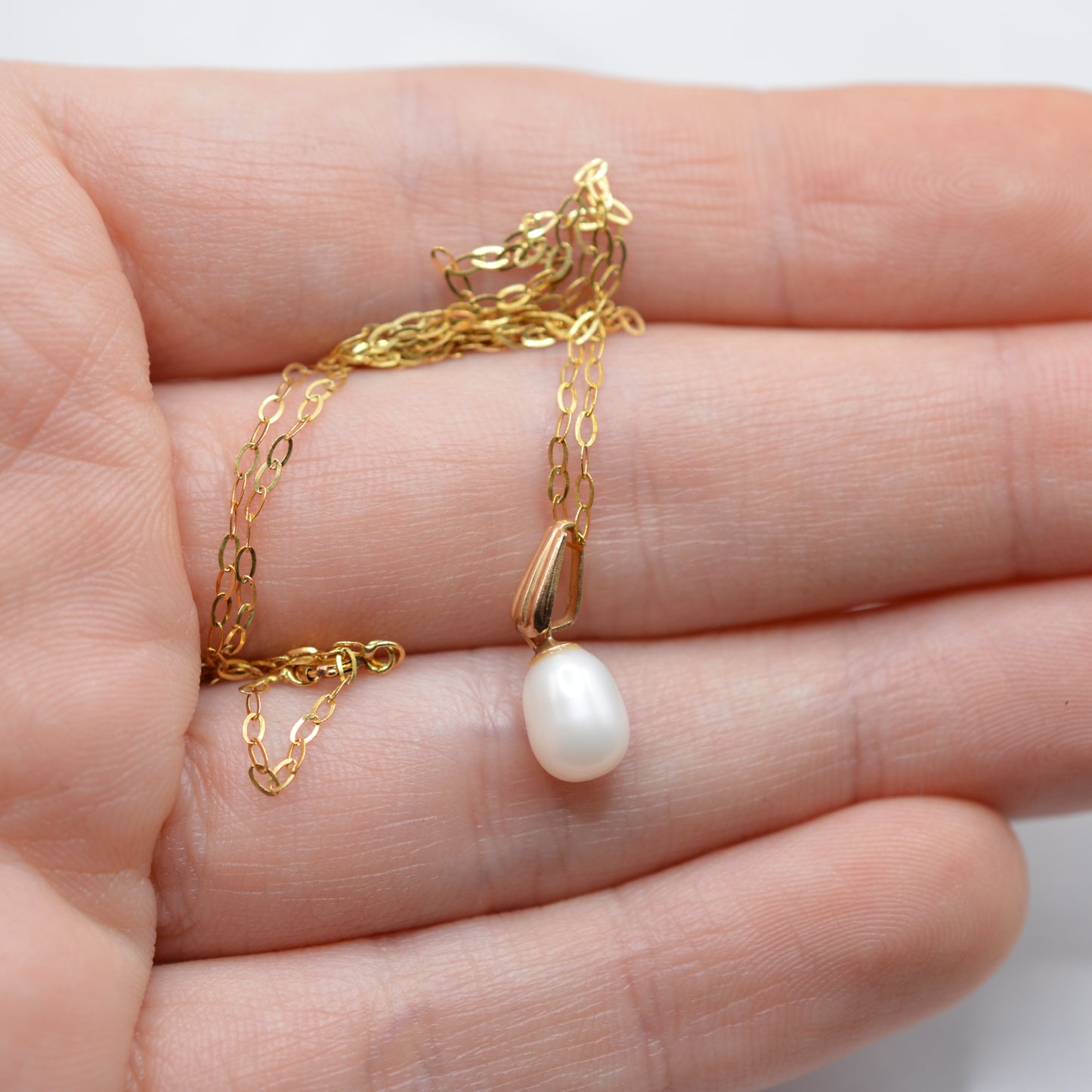 9ct Gold Pearl Pendant Necklace (16" Chain)