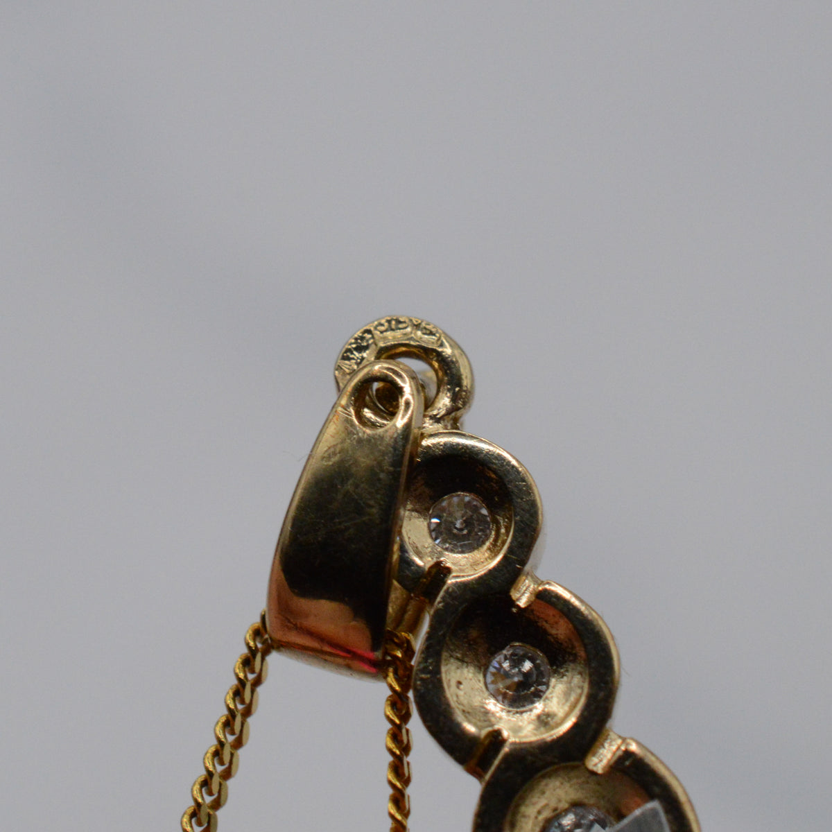 9ct Gold Diamond Drop Pendant Necklace (18”)