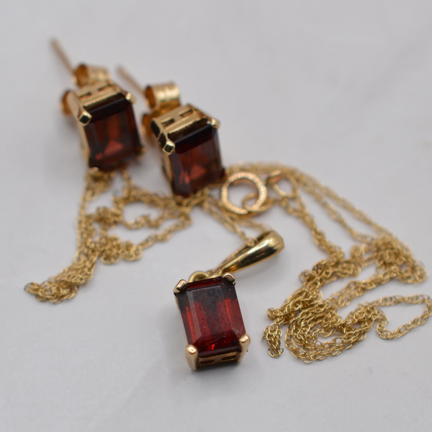 9ct Gold Garnet Pendant Necklace & Earrings Set
