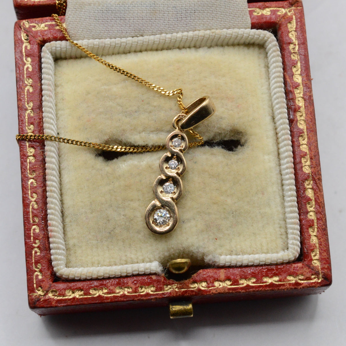 9ct Gold Diamond Drop Pendant Necklace (18”)