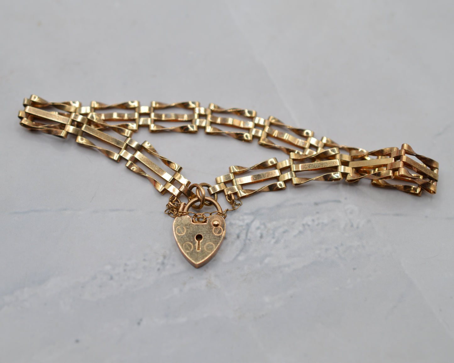 1980s 9ct Gold Three-Bar Gate Link Bracelet with Heart Padlock (7”)