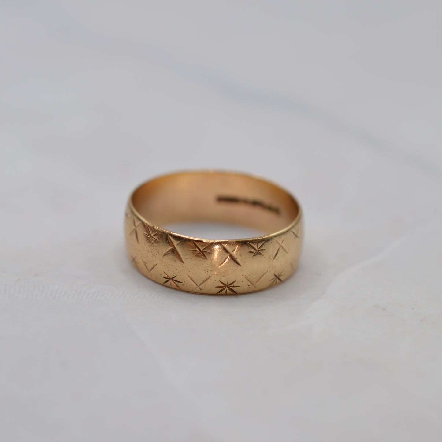 1970s Vintage 9ct Gold Star-Engraved Band Ring