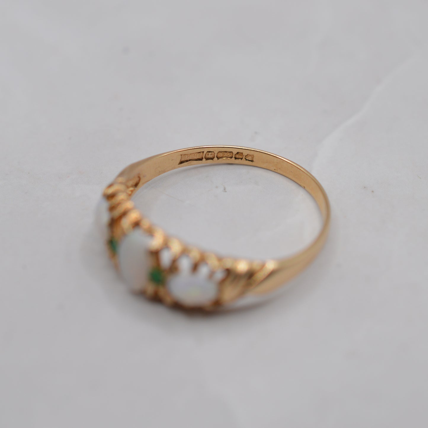 1970s Vintage 9ct Gold Opal & Emerald Ring