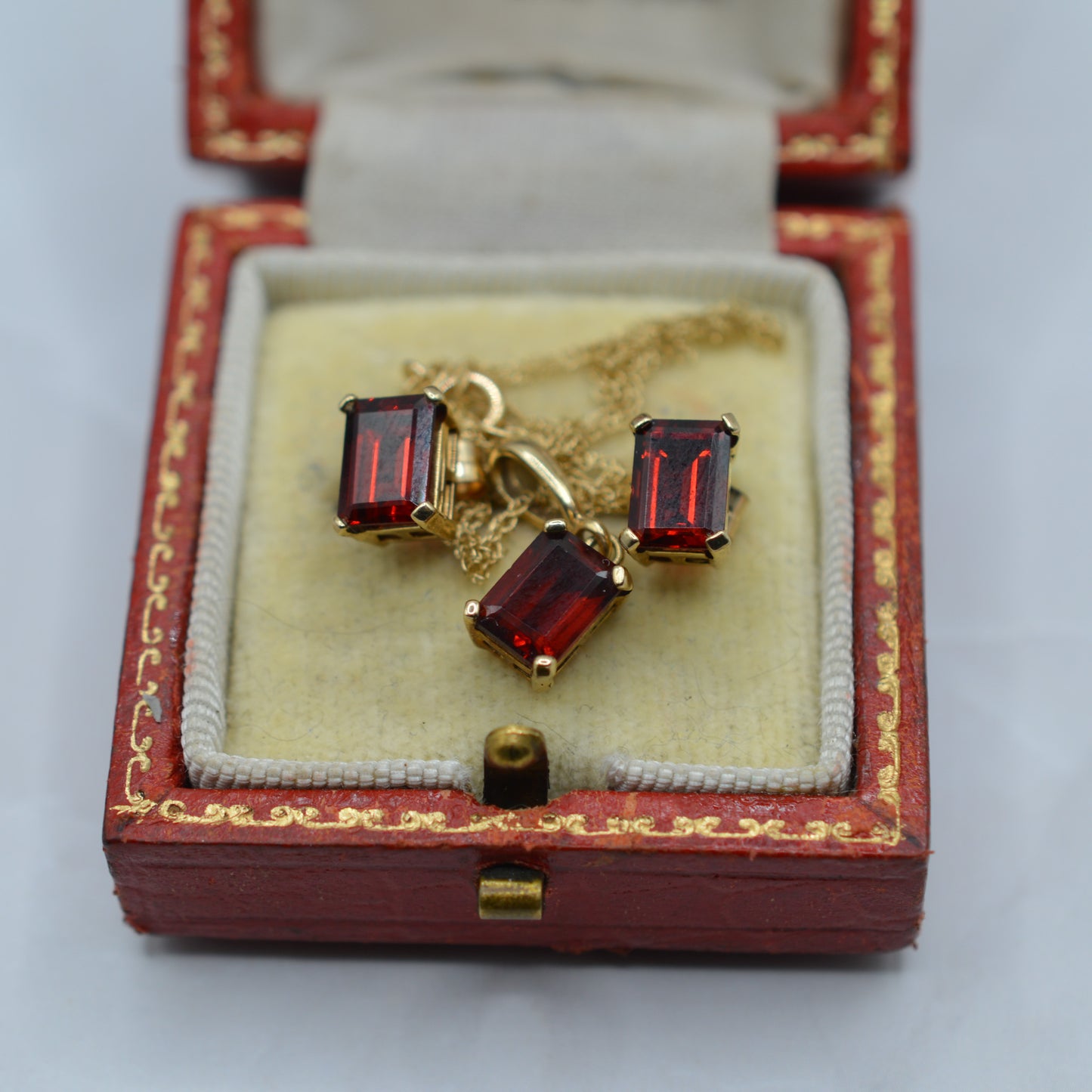 9ct Gold Garnet Pendant Necklace & Earrings Set