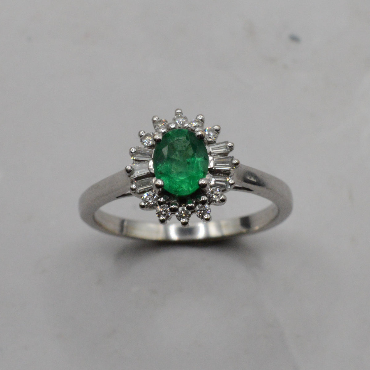 Y2K 18ct White Gold Emerald & Diamond Cluster Ring