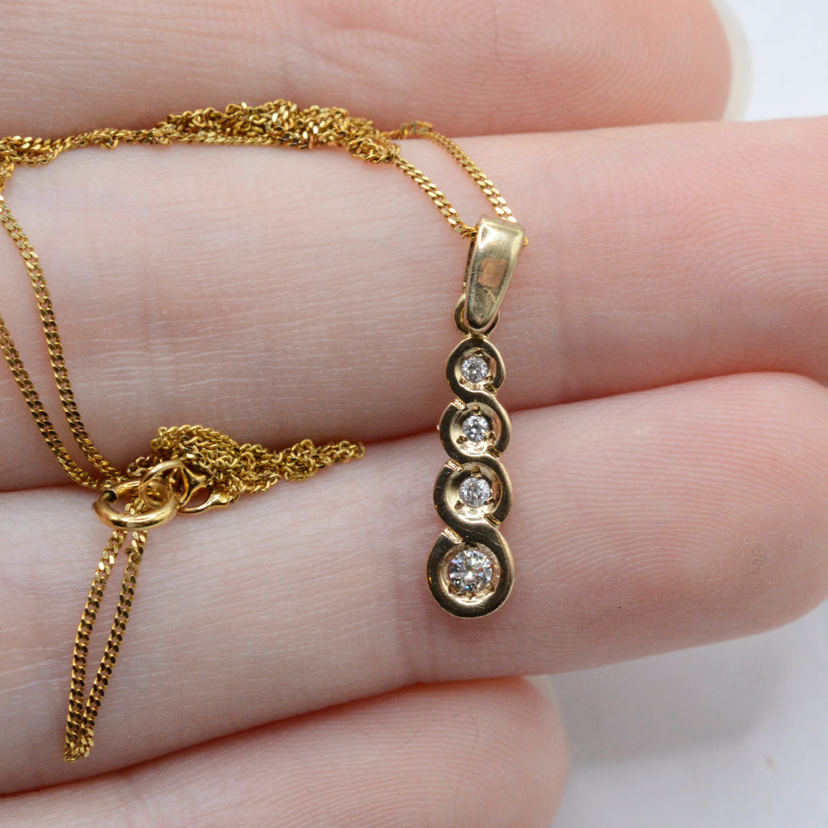 9ct Gold Diamond Drop Pendant Necklace (18”)