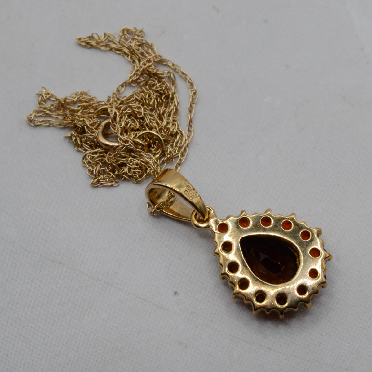 9ct Gold Garnet Cluster Pendant Necklace (18")