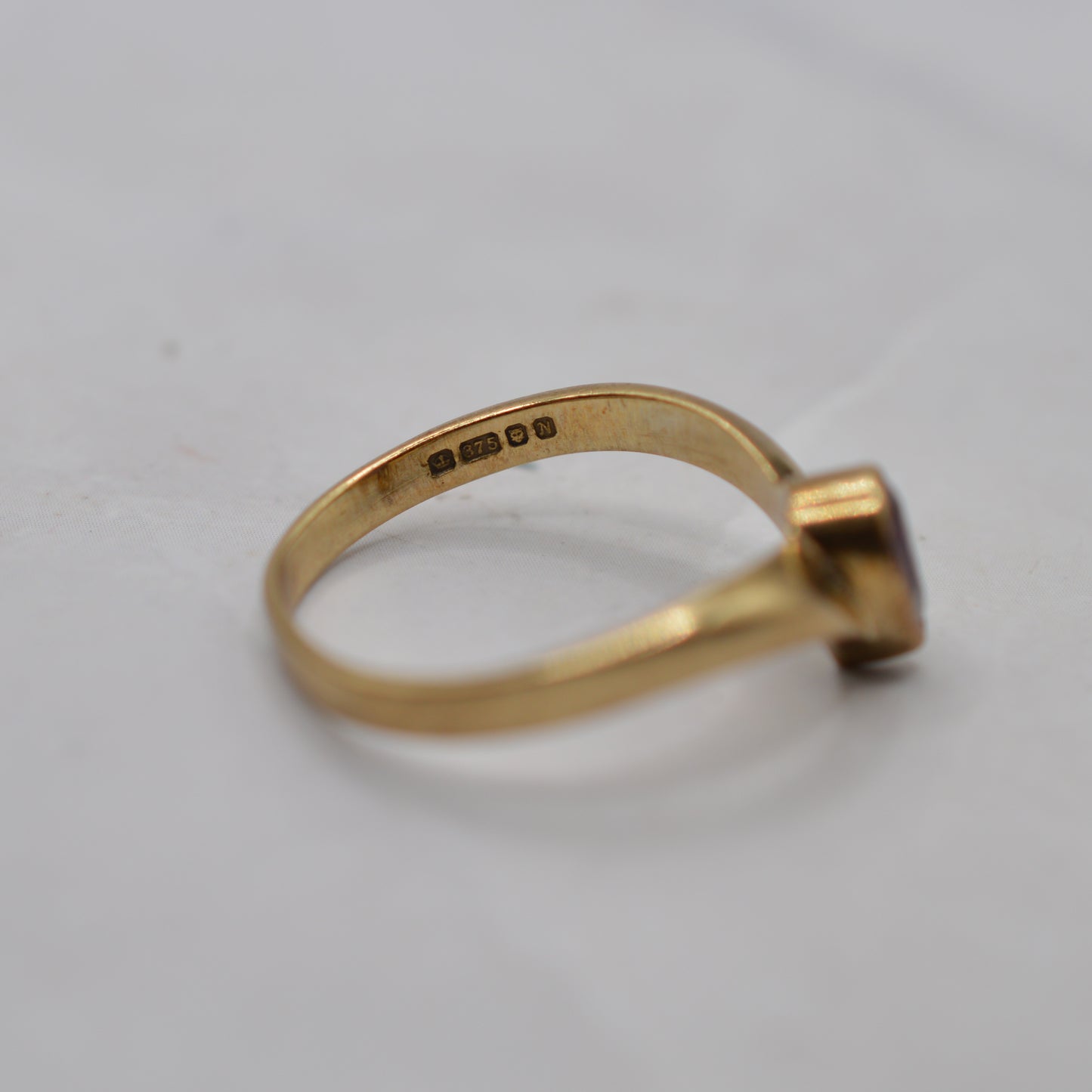 1980s 9ct Gold Amethyst Wishbone Ring