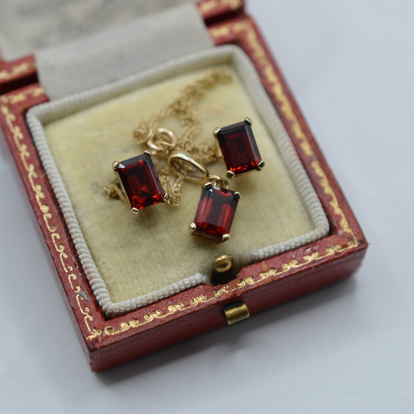 9ct Gold Garnet Pendant Necklace & Earrings Set